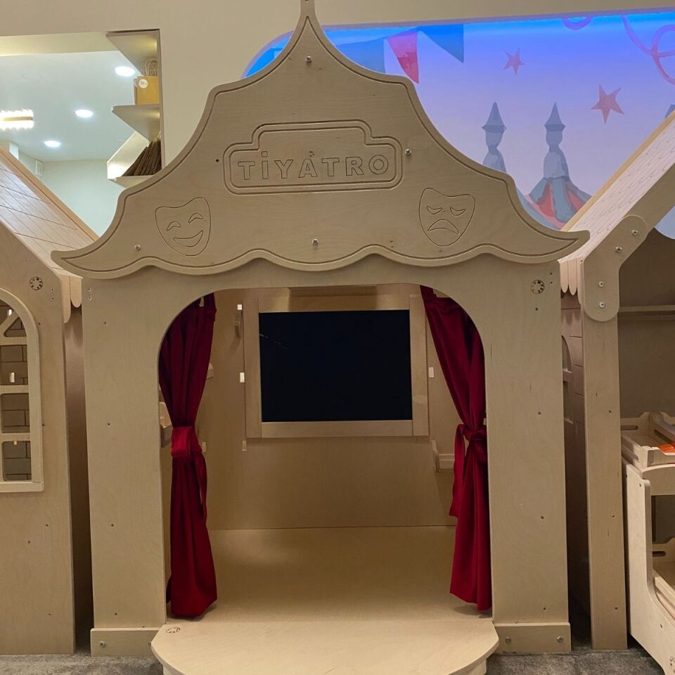 JACARANDA Ahşap Çocuk Tiyatro Evi | Baumfee